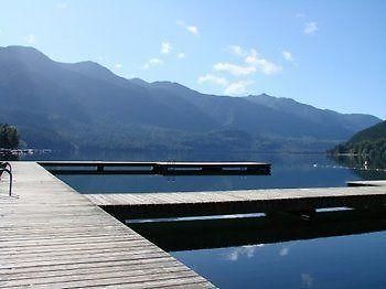 Cabins And Campground At Cultus Lake Park 호텔 칠리왝 외부 사진