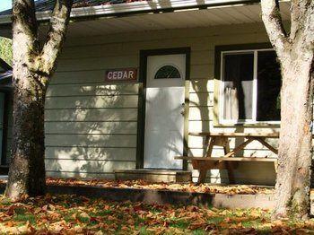 Cabins And Campground At Cultus Lake Park 호텔 칠리왝 외부 사진